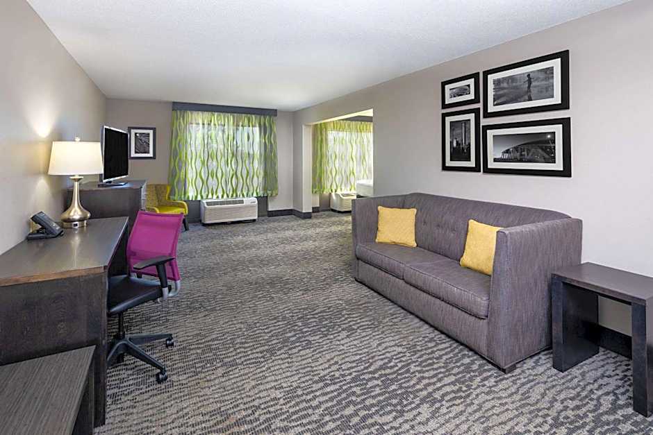 La Quinta Inn & Suites by Wyndham Kennesaw