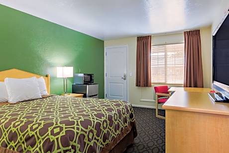 Queen Room - Non-Smoking