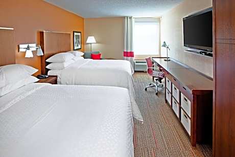 Superior Queen Studio Suite with Tub - Mobility and Hearing Accessible