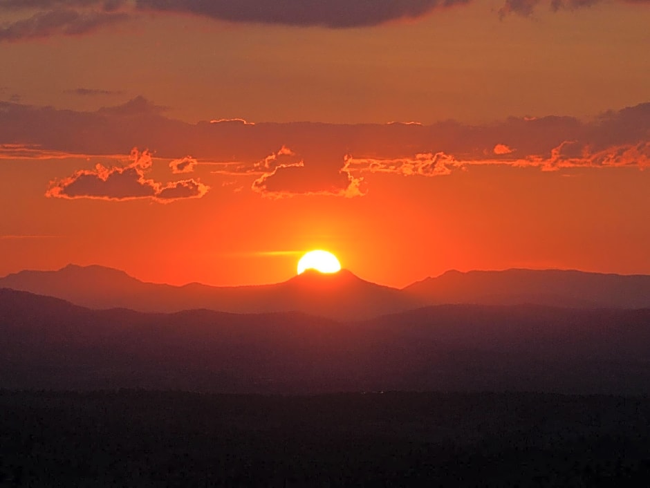 Avocado Sunset Bed and Breakfast