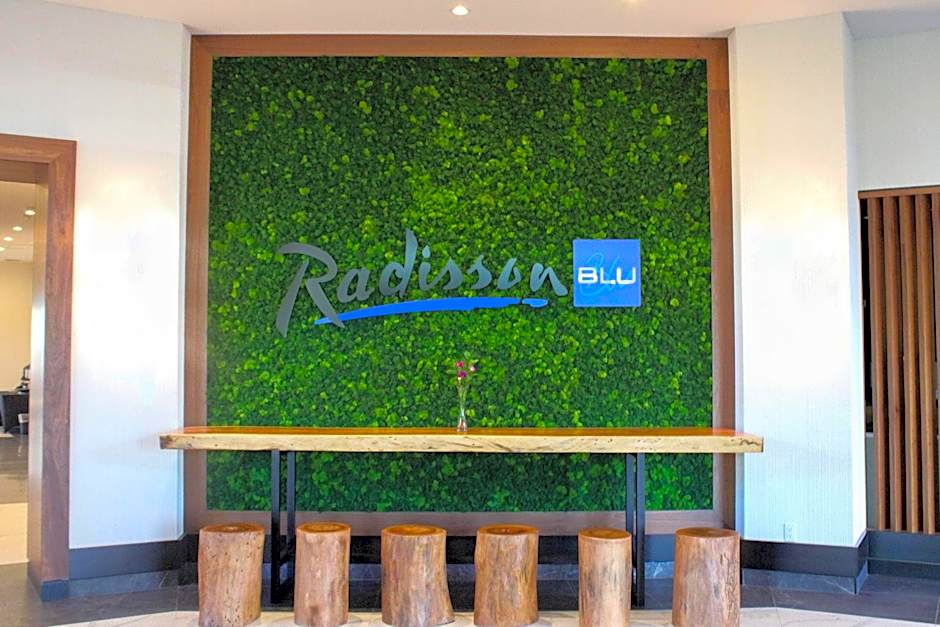 Radisson Blu Vancouver Airport Hotel & Marina