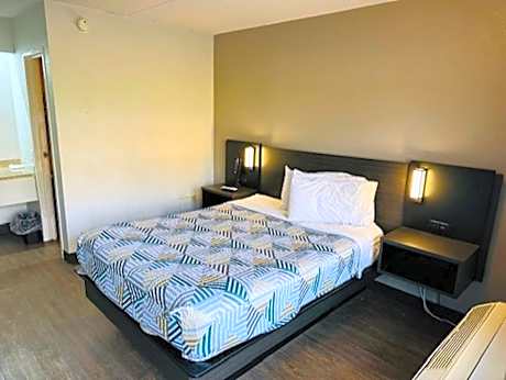 Queen Room - Non-Smoking