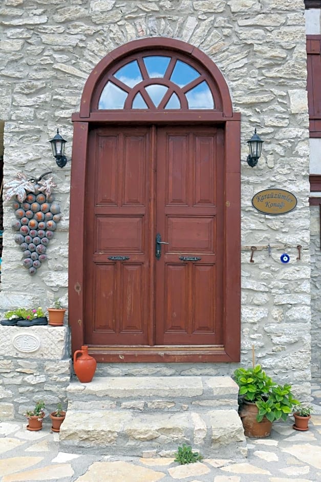 KARAÜZÜMLER KONAĞI