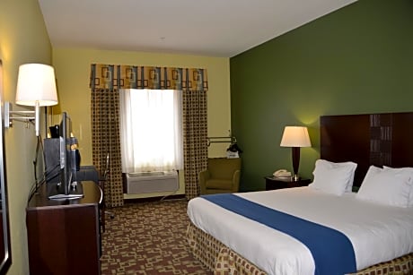 Standard King Room with Roll-in Shower - Mobility Accessible