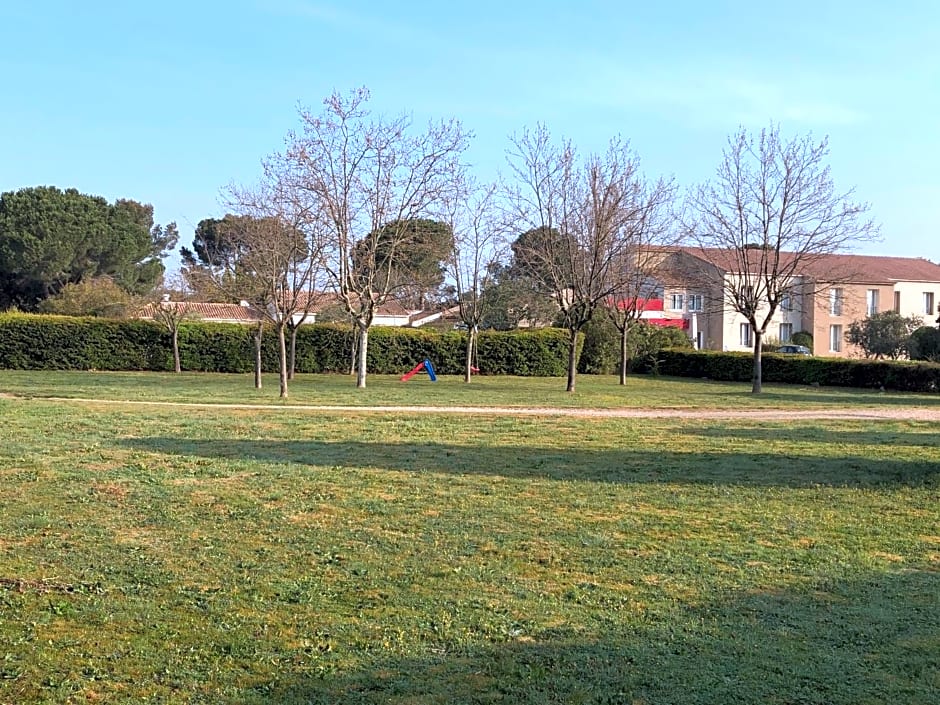 Les Aubuns Country Hotel