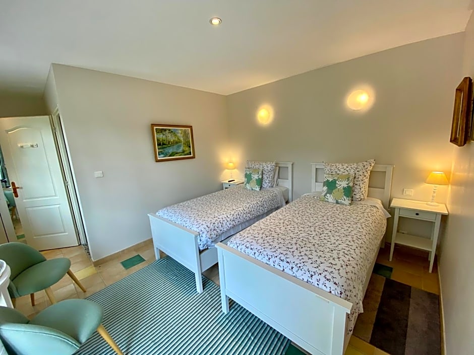 Sans Souci Bed and Breakfast Luxe Heated Pool and Restaurant