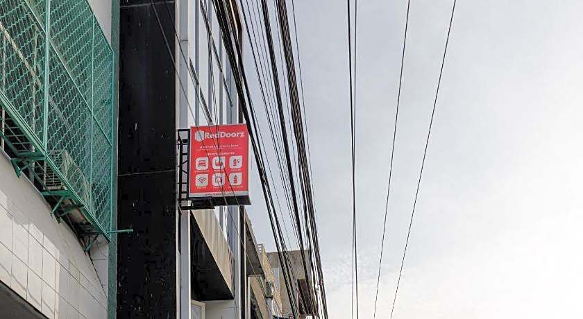 RedDoorz @ Best Hotel Jalan Dr. Sutomo Siantar