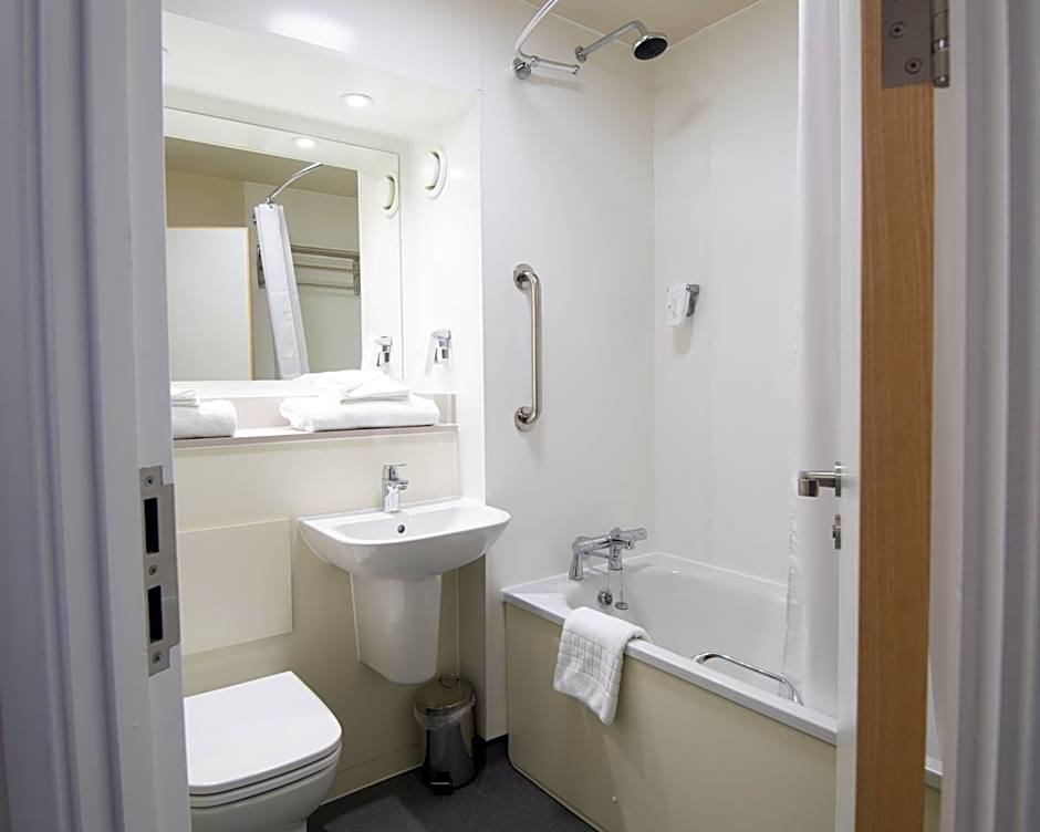 Paisley Pear, Brackley by Marston's Inns