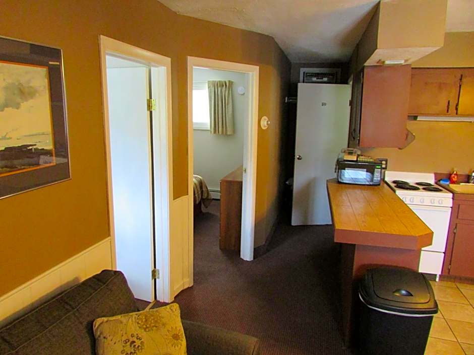 The Lake George Inn