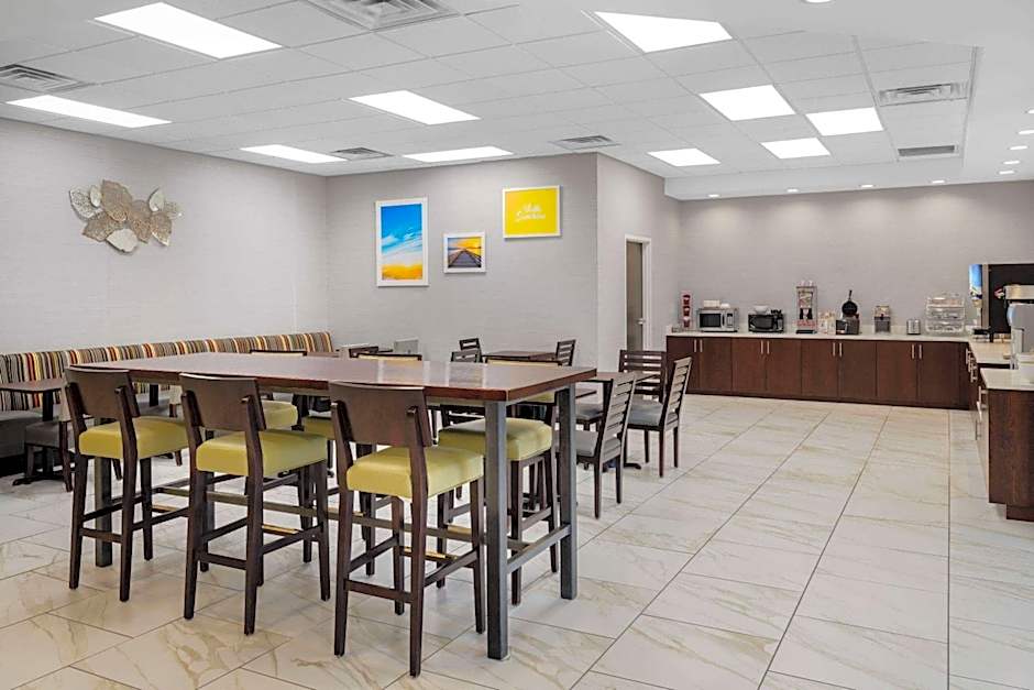 Day Inn and Suites by Wyndham Oxford