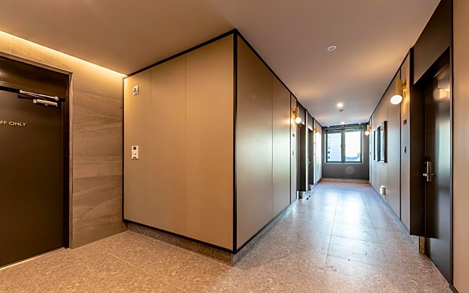 Brown-Dot Hotel Deokcheon