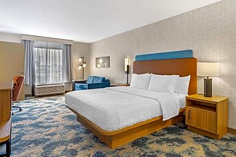 Deluxe King Room - Non-Smoking