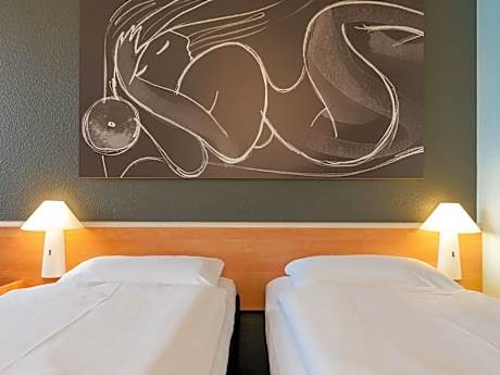 Standard Room With Three Single Beds