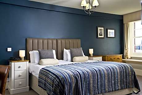 Family Room (2 Adults + 1 Child)