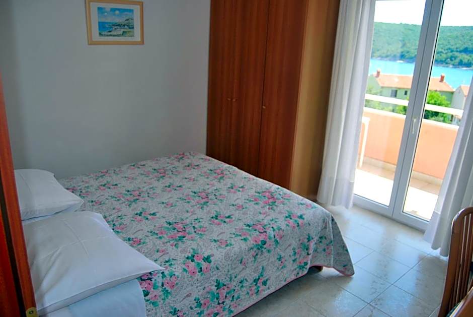 Photo 1 of 4 of Single Room
