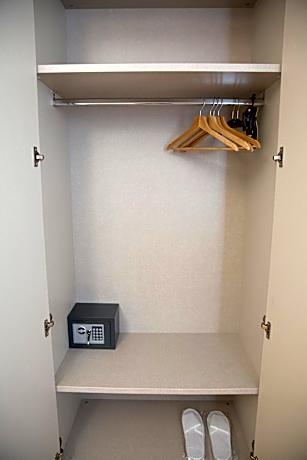 King Room with Roll-In Shower - Disability Access