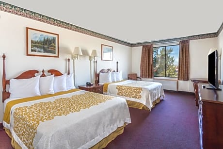 Queen Room with Two Queen Beds - Pet Friendly/Non-Smoking