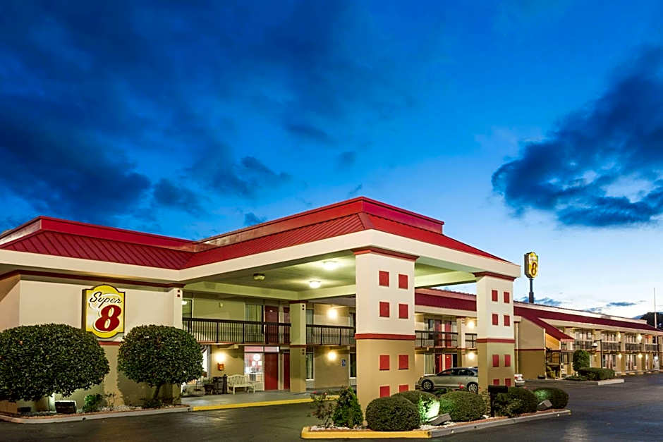 Photo 1 of 50 of Super 8 by Wyndham Tifton