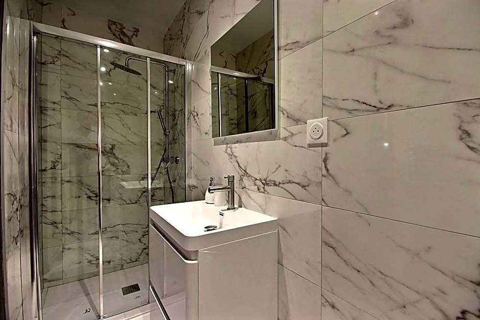 LES TOITS DU VIEUX-PORT