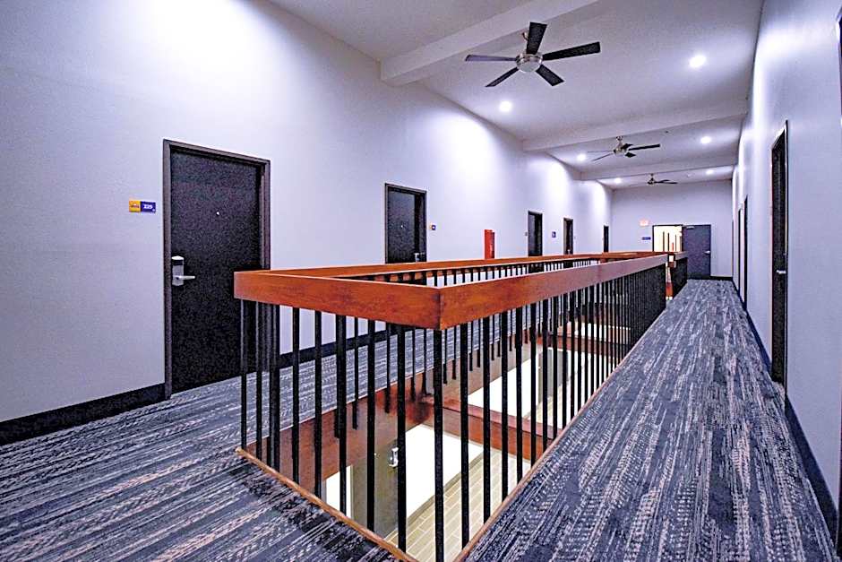 Days Inn & Suites by Wyndham Wisconsin Dells