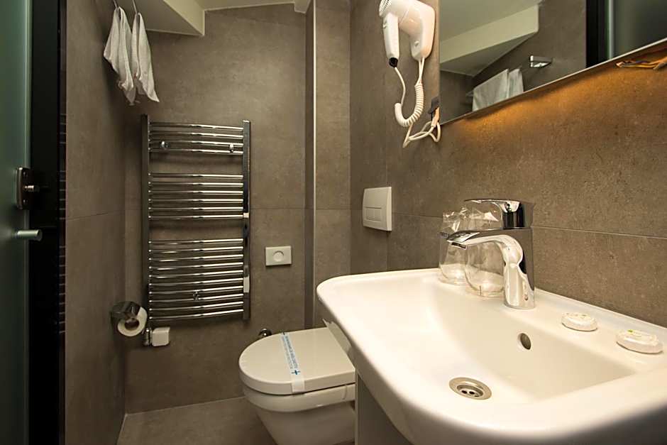 BOUTIQUE 25h by Eva stay 018