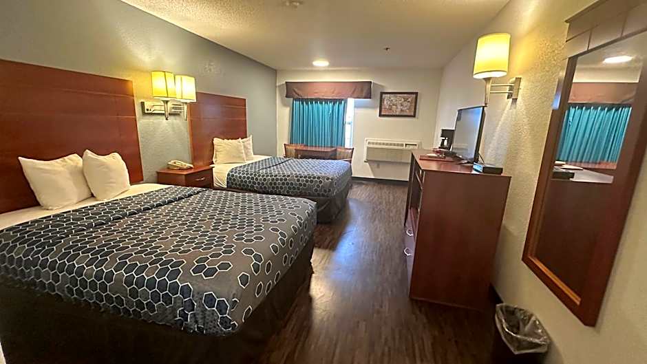 Photo 1 of 1 of 2 Queen Beds, Bathtub, Smoking