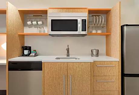 1 Queen Bed Studio Nonsmoking