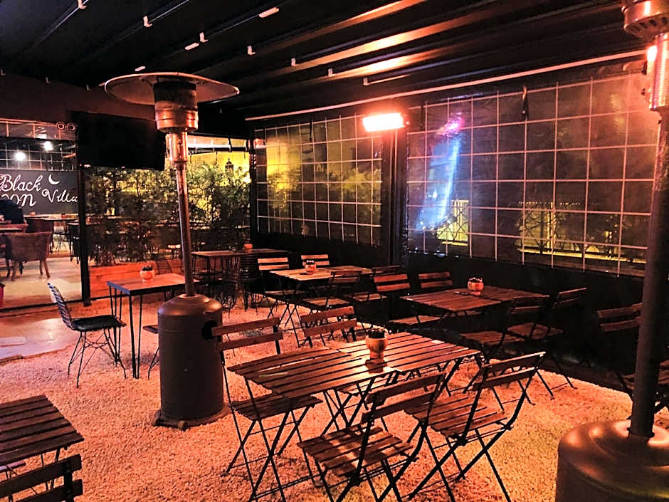 Blackmoon Villa Hotel 