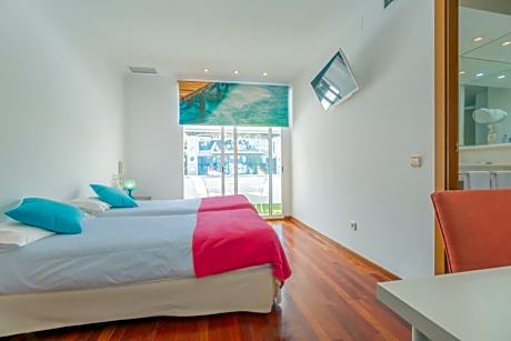 Twin Room with Lake View