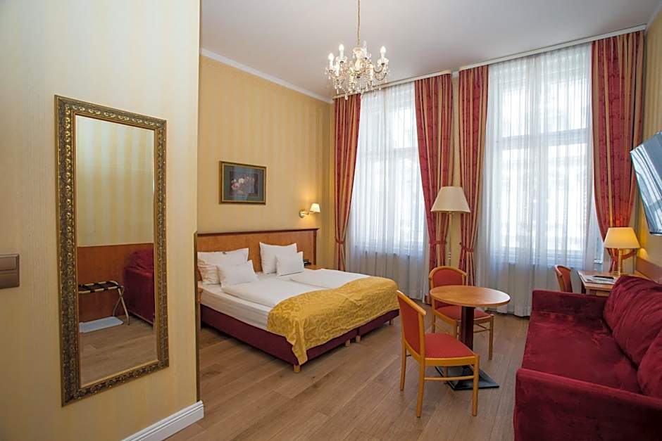 Pension Opera Suites I Self Check In I AC in all rooms