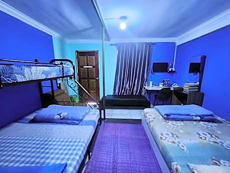 Room for 5 People - Non-Smoking