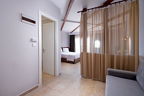 Family Room Standard Garden View