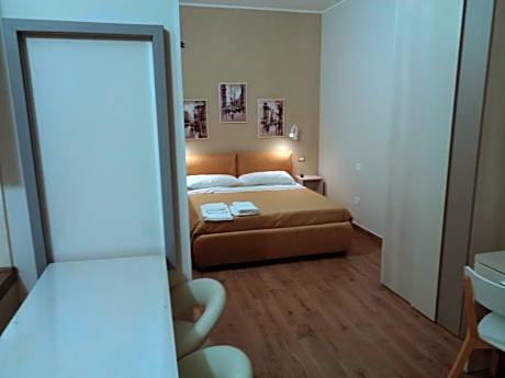 Deluxe Studio