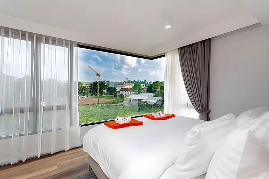 6th Avenue Surin Beach