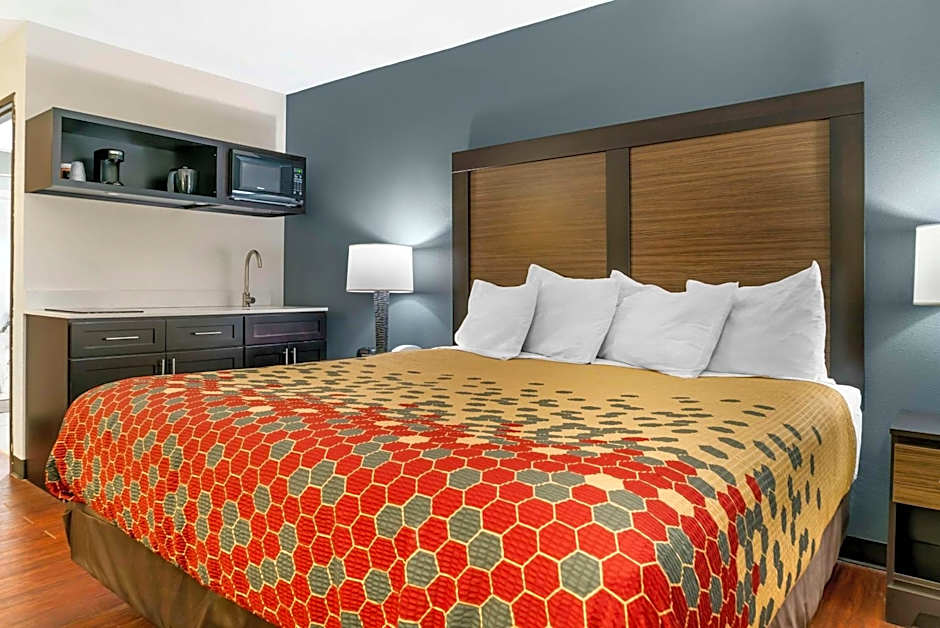 Econo Lodge Traverse City South