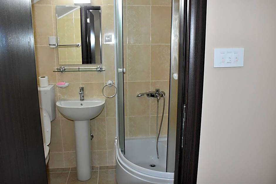 OSTROG Aparthotel KOLIBA-VLASTNIŠTVO MANASTIRA OSTROG