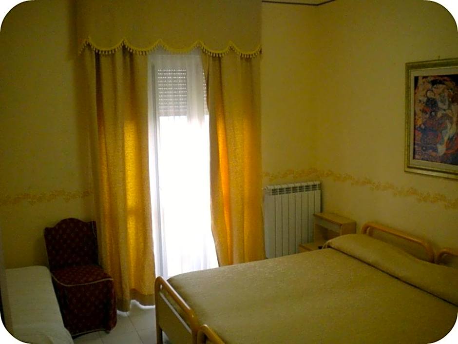 Foto 1 daripada 8 — Quadruple Room
