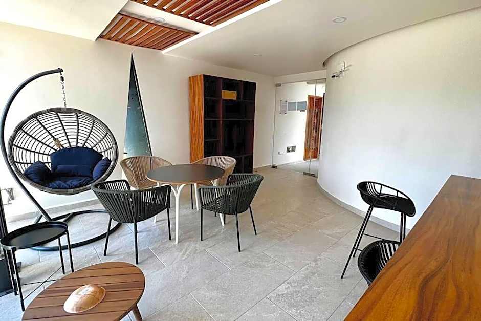 Spacious Penthouse with pool