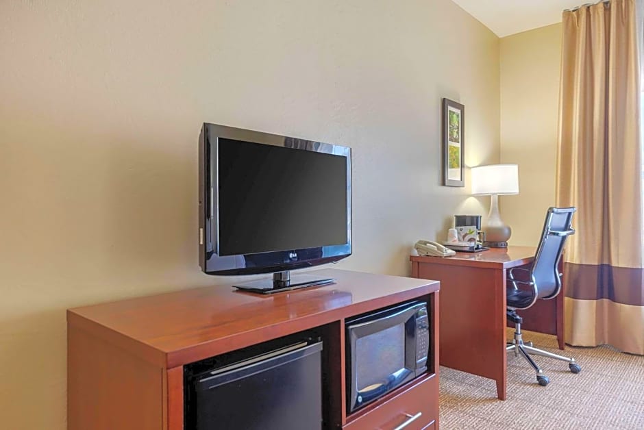 Comfort Inn & Suites Northern Kentucky