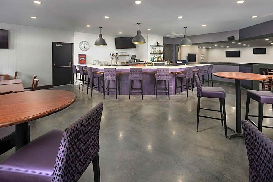 DoubleTree by Hilton Manhattan, KS