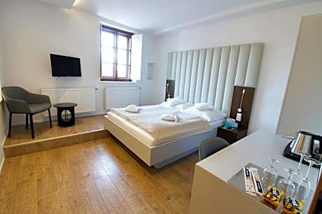 Queen Room with Garden View