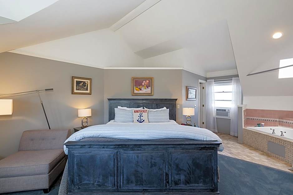 Nantucket Whale Inn, Half Moon Bay