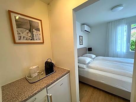 Superior Double Room with Garden and Lake View