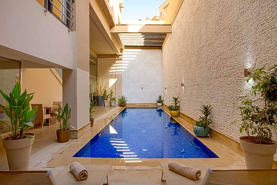 Yaad City Hotel