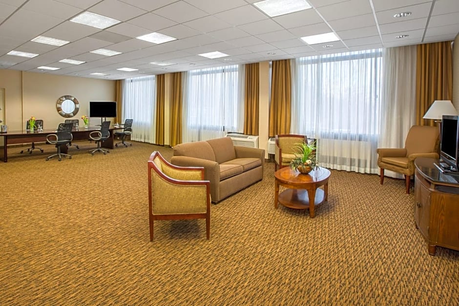 Crowne Plaza Cleveland Airport