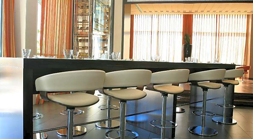 Yas Plaza Circuit by IHG