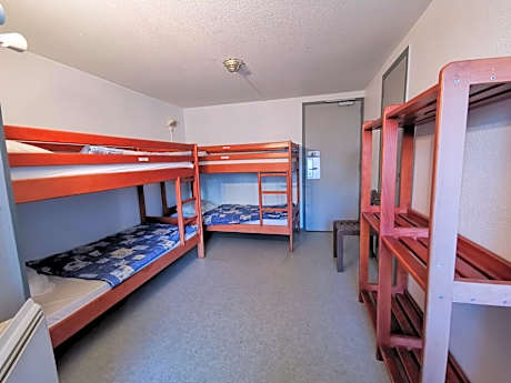 Quadruple Room with Ensuite Shower – Shared Toilets