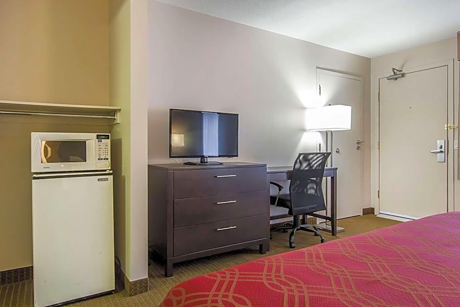 Econo Lodge And Suites