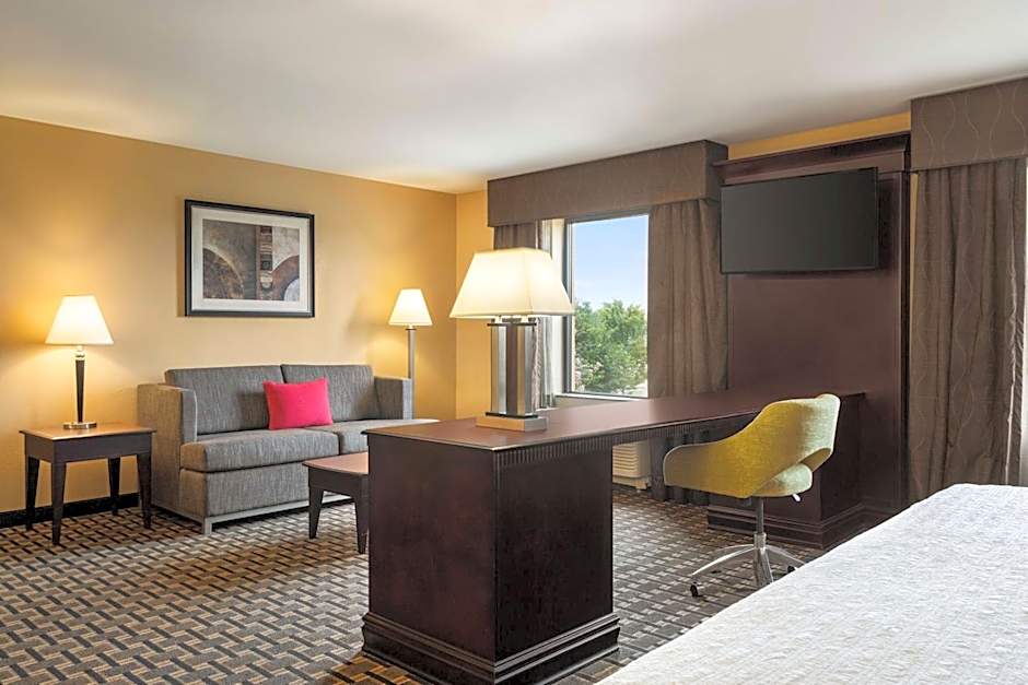 Hampton Inn By Hilton & Suites Pine Bluff