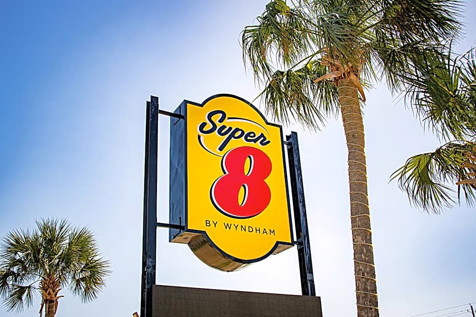 Super 8 by Wyndham Biloxi at the Beach